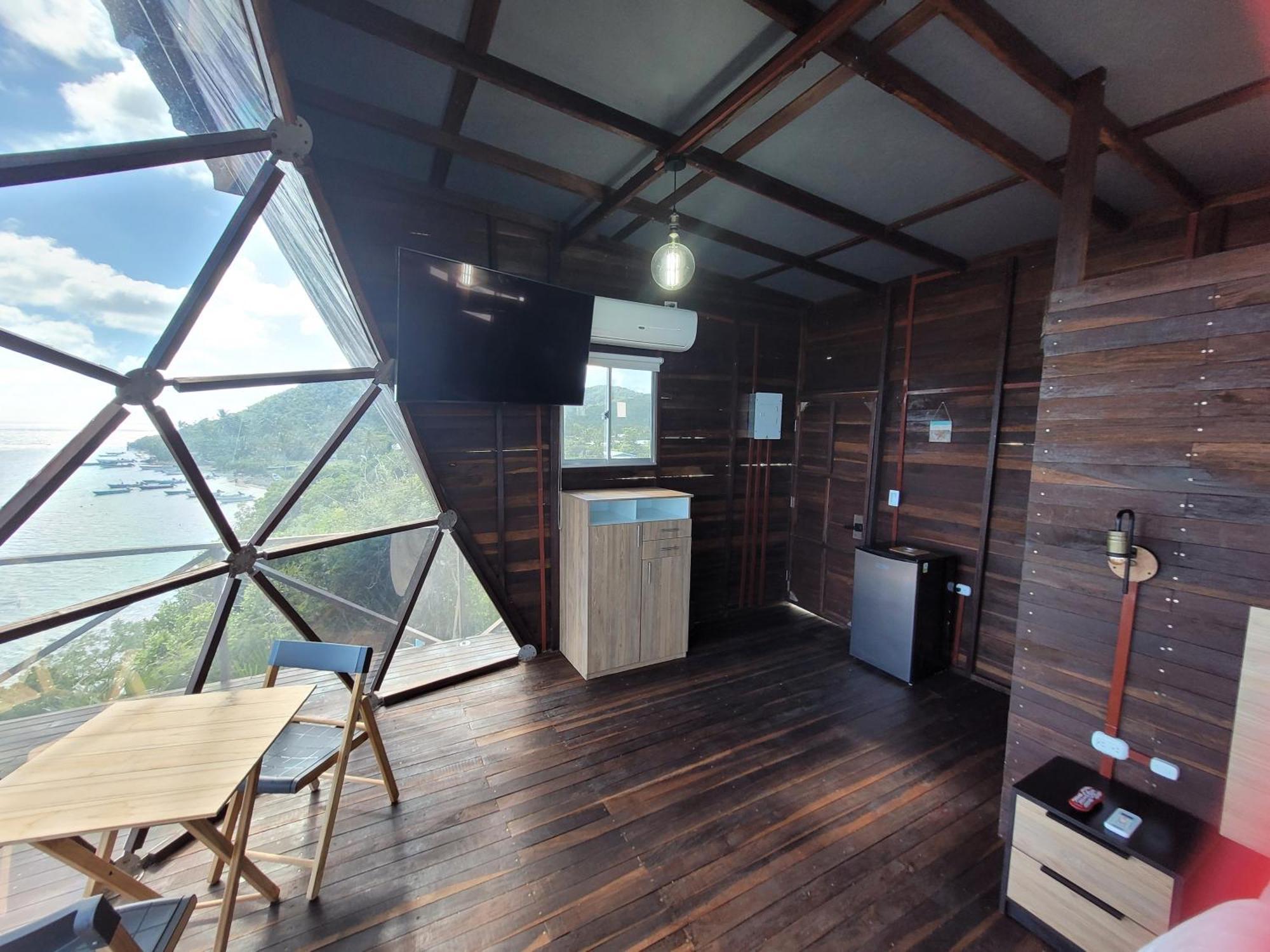 321 Surprise Beach House And Glamping Archibolds Room photo